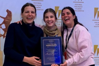 Egresada de la UGD recibe premio internacional en Polonia