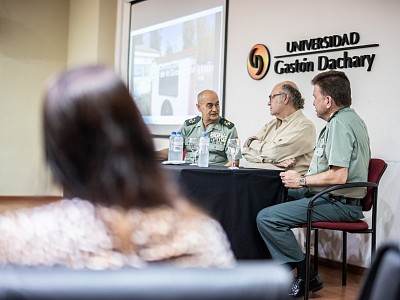 Intercambio entre la UGD y el Centro Universitario de la Guardia Civil española